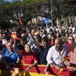 La Reina Letizia enamora en su primera visita a Melilla. Blusa romántica, abanico en mano y un apoteósico recibimiento