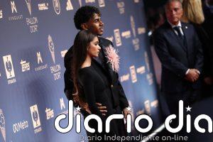 Lamine Yamal e Inés García, la pareja de la noche en la gala del Balón de Oro 2026. ¡Pura sofisticación!