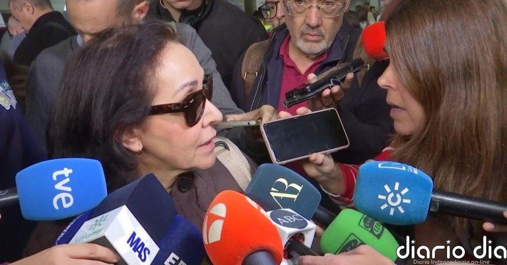 Las familias de los pasajeros de los trenes de Urda se agolpan en las estaciones ante la falta de noticias