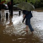 Las lluvias ponen en aviso a once comunidades autónomas este domingo, con alerta roja en Cataluña
