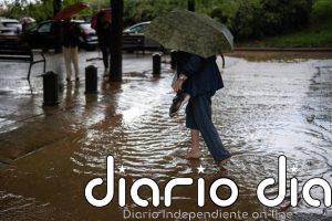 Las lluvias ponen en aviso a once comunidades autónomas este domingo, con alerta roja en Cataluña
