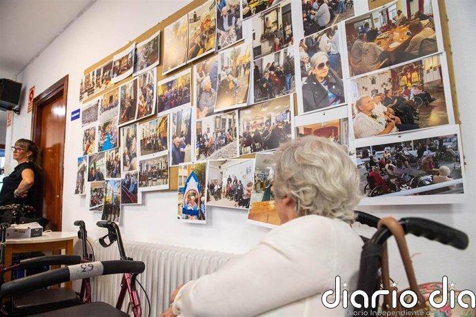 Las personas mayores de la residencia Matía Calvo de Diputación de Cádiz muestran su trabajo colectivo en 'Miradas'