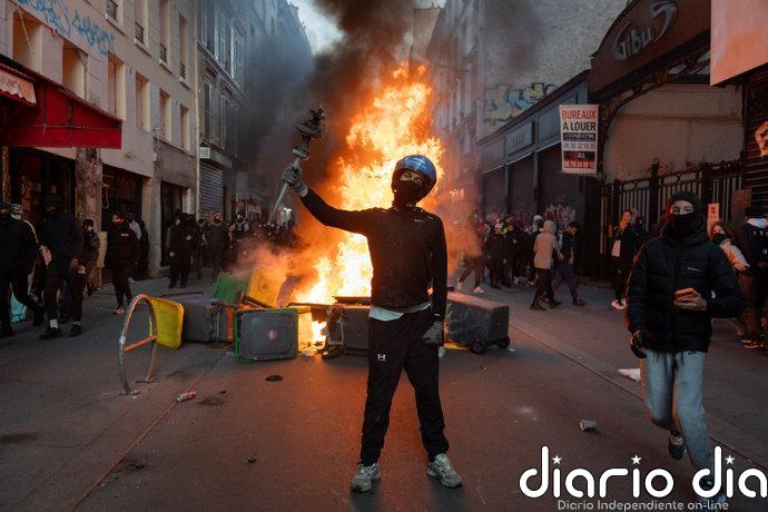 Lecornu destaca que los toques de queda contribuyeron a "una calma" en Francia y adelanta que serán nuevamente impuestos