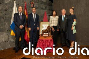 Loro Parque concede a título póstumo su Premio Gorila al ornitólogo Thomas Arndt por su papel en dar a conocer los loros