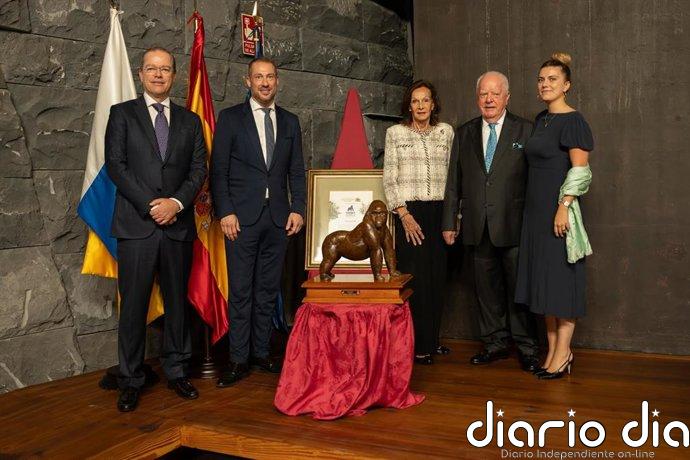 Loro Parque concede a título póstumo su Premio Gorila al ornitólogo Thomas Arndt por su papel en dar a conocer los loros