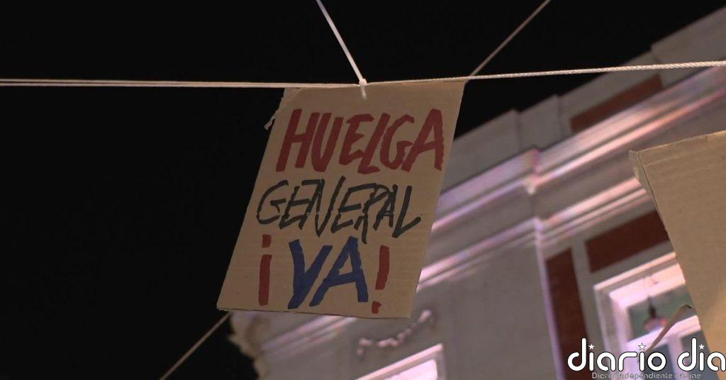 Los acampados en la Puerta del Sol pasan una noche más presionando al Congreso para aprobar los decretos de vivienda