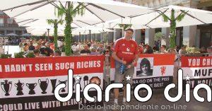 Los aficionados del Manchester United toman la Plaza Mayor de Madrid