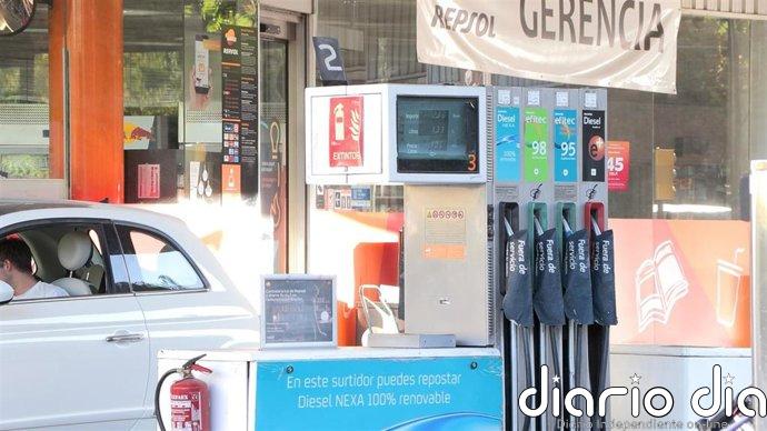 Los carburantes suben más del 30% pese a las ayudas, según la OCU, que reclama medidas estructurales