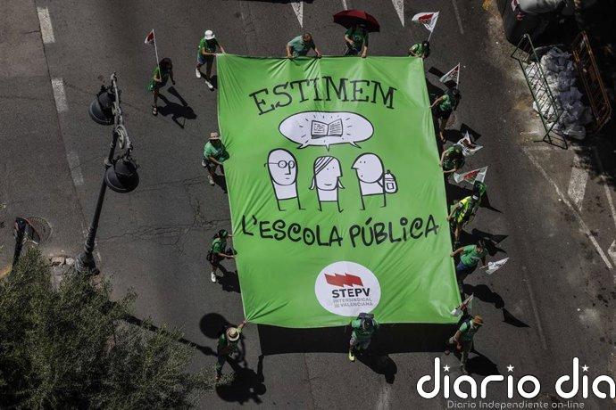 Los docentes votarán en una consulta reanudar la huelga con tres días de paros en enero o febrero
