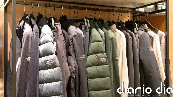 Los españoles gastan de media unos 350 euros al año en prendas de ropa y calzado