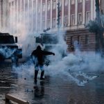 Los manifestantes incendian la sede del Supremo en el quinto día de disturbios en Albania