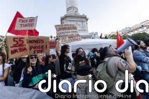 Los manifestantes por la vivienda en Lisboa desafían al Gobierno y anuncian que volverán a acampar