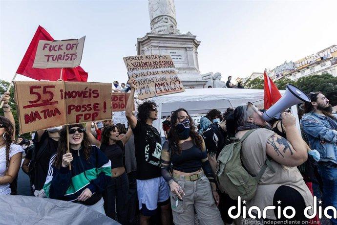 Los manifestantes por la vivienda en Lisboa desafían al Gobierno y anuncian que volverán a acampar