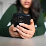 Los mayores miedos de los jóvenes ante la IA: privacidad, dependencia y futuro profesional