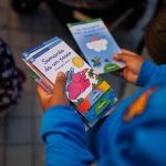 Los medios españoles publicaron 39.162 noticias de infancia en 2025, de las que un 2% trataron la pobreza, según informe