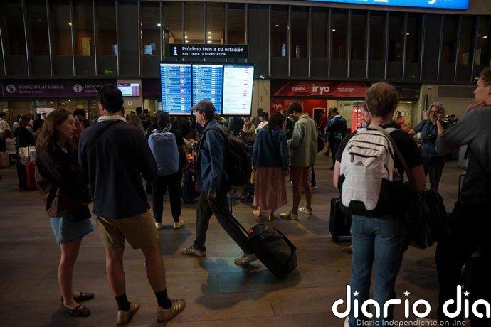 Los primeros afectados por el siniestro de Urda llegan a la estación de Santa Justa: "Las imágenes eran horribles"