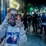 Los riesgos de los colmillos postizos y otros accesorios de Halloween para la salud bucodental