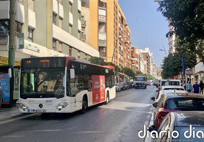 Los trabajadores del bus urbano de Almería inician este martes una huelga por sus condiciones laborales