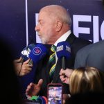 Lula y Flávio Bolsonaro cruzan acusaciones de corrupción en su primer debate para la segunda vuelta electoral brasileña