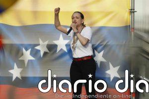 Machado denuncia que EEUU la ha excluido de las negociaciones en Caracas y promete regresar "pronto"