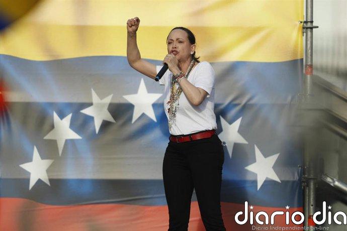 Machado denuncia que EEUU la ha excluido de las negociaciones en Caracas y promete regresar "pronto"
