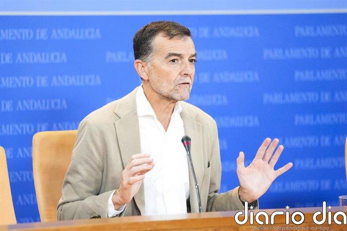 Maíllo dice que el acuerdo con Podemos "está más cerca" y asegura estar "moderadamente optimista"