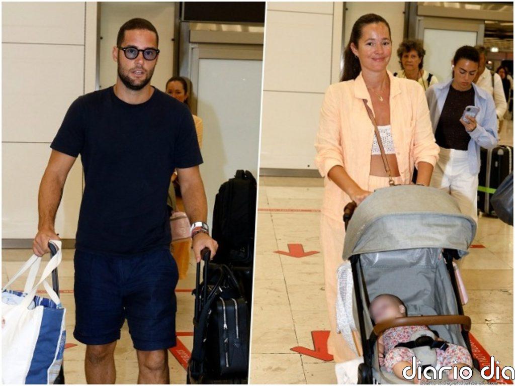 Malena Costa y Mario Suárez, felices con su nueva familia numerosa, llegan a Madrid con la pequeña Margot