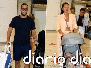 Malena Costa y Mario Suárez, felices con su nueva familia numerosa, llegan a Madrid con la pequeña Margot