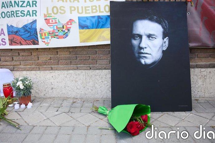 Más Madrid quiere recordar al opositor Alexéi Navalni con una placa a instalar alrededor de la embajada rusa