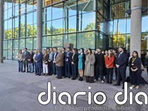 Más Madrid y PSOE guardan un minuto de silencio por Maricarmen en el patio de la Asamblea tras la negativa de PP y Vox