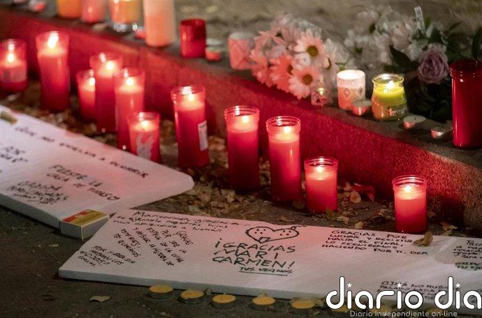Más Madrid y PSOE paran el Pleno de Cibeles con carteles de Maricarmen y un minuto de silencio autoconvocado