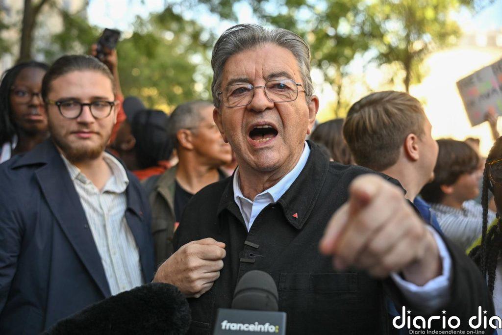 Mélenchon acusa a las autoridades de provocar una "crisis de régimen" en Francia