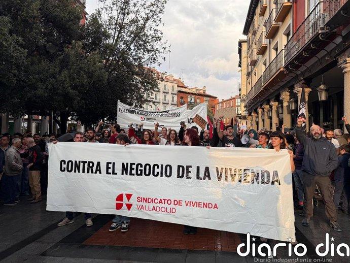 Miles de personas claman en CyL contra "el negocio de la vivienda" y abogan por la huelga general