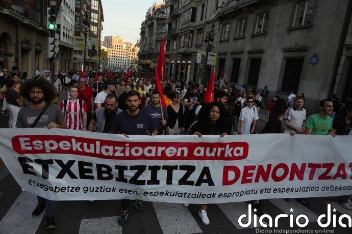 Miles de personas reclaman en Euskadi el "fin de la especulación con la vivienda" y la expropiación a especuladores