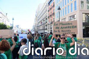Miles de profesores 'rodean' la Consejería de Educación en el segundo día de huelga en defensa de la "pública"