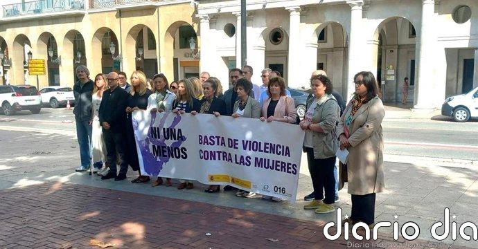 Minuto de silencio en Logroño tras los últimos asesinatos "insoportables" por violencia de género