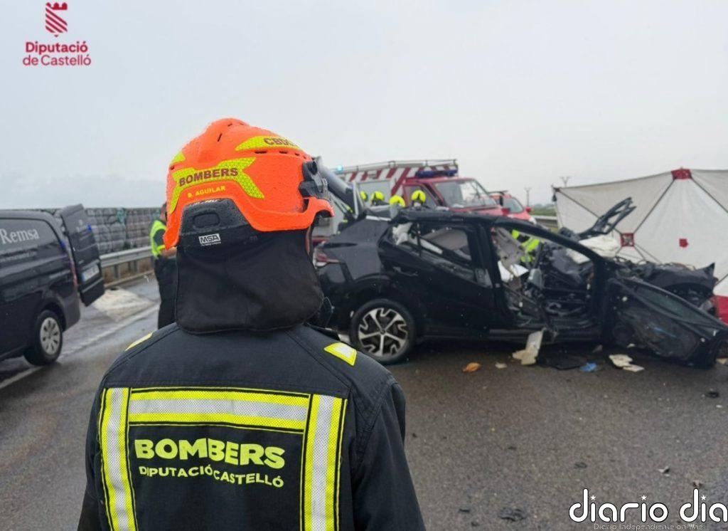 Muere el conductor de un turismo tras chocar contra un camión de transporte de hidrocarburos vacío en Vinaròs