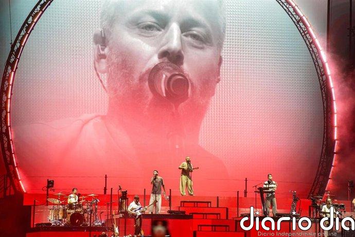 Oques Grasses emociona en su primer concierto de despedida en el Estadi Olímpic de Barcelona