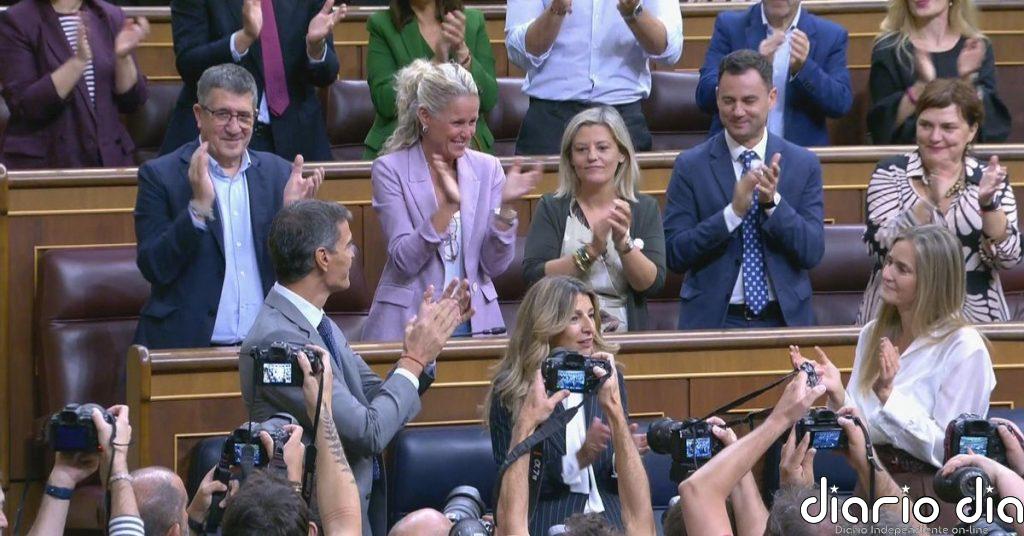 Ovación para recibir al presidente del Gobierno a su llegada al pleno que votará los decretos de vivienda