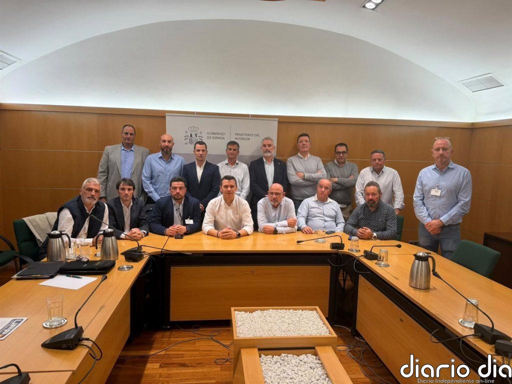 Policías y guardias civiles abandonan la sede de Interior tras ser "desalojados" y "ninguneados" por el Gobierno