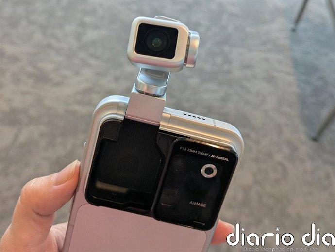 Primer contacto con Honor Robot Phone, el móvil con cámara robótica e IA que te sigue a todas partes
