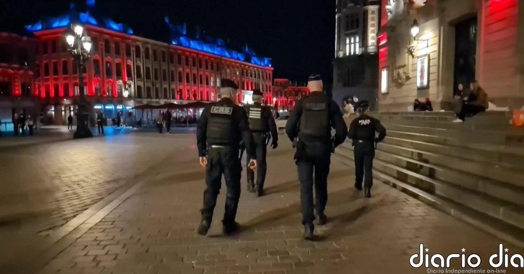 Primera noche de toque de queda en París con estrictos controles de seguridad