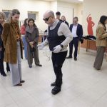 Profesionales de centros de día municipales amplían su formación con un traje simulador de edad