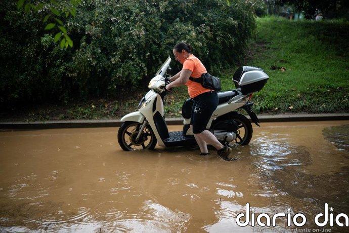 Protecció Civil envía un ES-Alert en 9 comarcas del litoral catalán por lluvias torrenciales