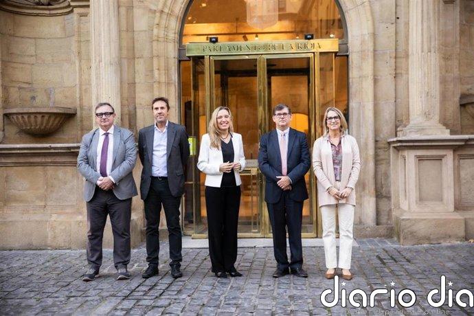 PSOE e IU dicen que el presupuesto de Economía "es el que menos crece" y está limitado" frente al apoyo del PP