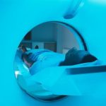 Qué es un radiofármaco: la "llave inteligente" que encuentra el cáncer
