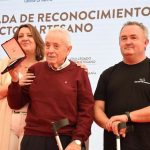 Rafael Cebrián, alfarero de 92 años, recoge su Medalla al Mérito Artesano deseando que este oficio perdure en el tiempo