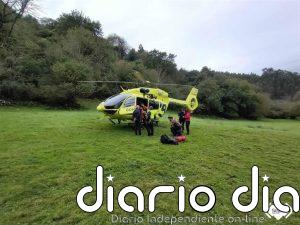 Rescatadas ilesas tres personas atrapadas por la crecida del río en la Cueva del Tinganón en Ribadesella