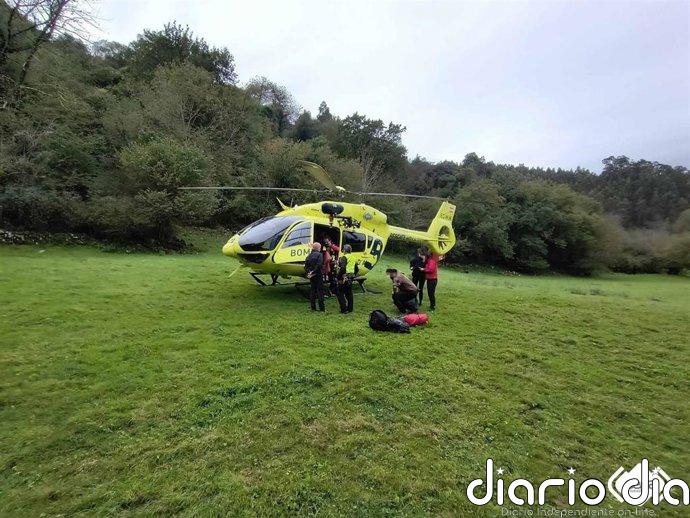 Rescatadas ilesas tres personas atrapadas por la crecida del río en la Cueva del Tinganón en Ribadesella