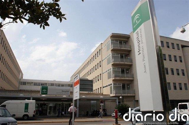 Rescatado inconsciente y evacuado al hospital tras un incendio en una oficina en Huelva